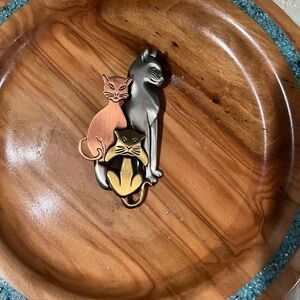 K&T Three Spooky Cats Brooch Kitty Family Pin Copper Silver Gold Metal
Tone